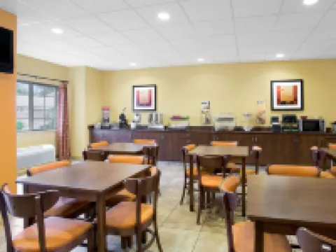 Microtel Inn & Suites by Wyndham Greenville/University Med Hotels in Pitt County