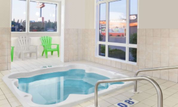 Super 8 by Wyndham Brandon MB