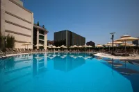 Radisson Blu Hotel, Istanbul Sisli - สระว่ายน้ำบนดาดฟ้า