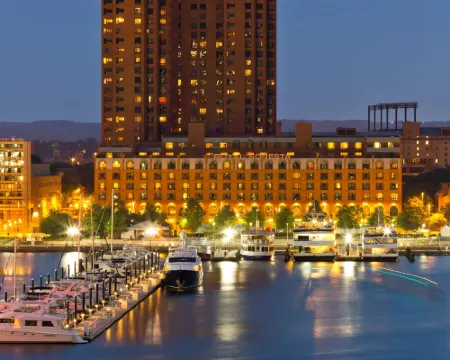 เดอะรอยัล โซเนสตา ฮาร์เบอร์คอร์ท บัลติมอร์ โรงแรมในบัลติมอร์