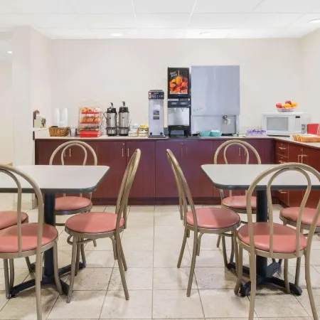 Microtel Inn & Suites by Wyndham Hamburg