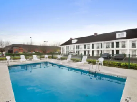 Baymont by Wyndham Warner Robins Hotels in Warner Robins