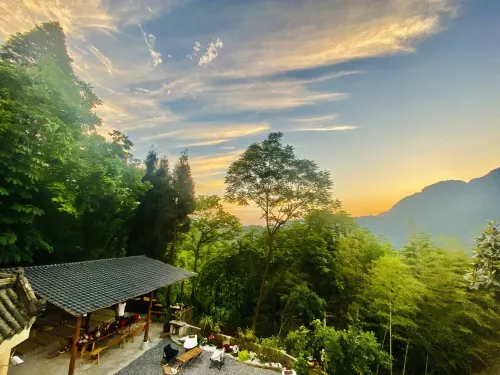 Dujiangyan Wuzhigu Homestay