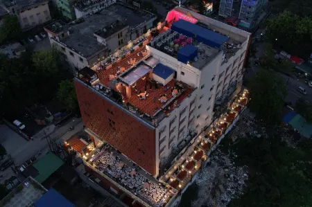 Hiland Hotel Отели в г. Силигри