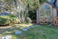 Oregon Jade Lodging- Spacious 2 Bedrooms, Ev Charger, Quite by Stream