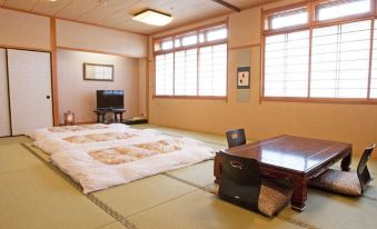 Nishiwaki Royal Hotel