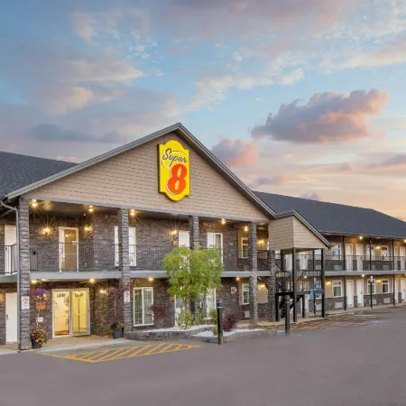Super 8 by Wyndham Fort McMurray