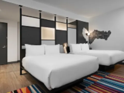 Aloft Kansas City Country Club Plaza Hotels near Kansas City Zoo & Aquarium