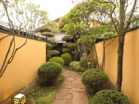Momoyama Hotels in Фуефукі