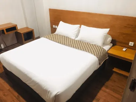 Ternate City Hotel Отели рядом с достопримечательностью «Ternate»