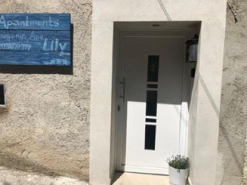 Apartment Lily Photo