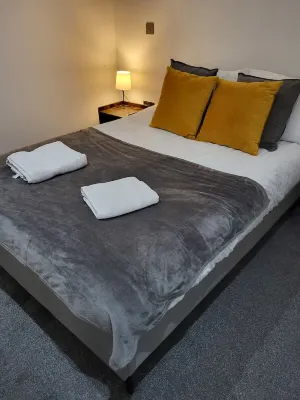 Doncaster City Centre Deluxe Whole Apartment Sleeps 4 D2 Hotels near B&M Home Store