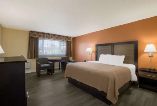 Quality Inn & Suites Medford Airport Hotels in 