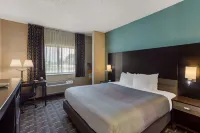 Quality Inn Galesburg Near US Highway 34 and I-74 - parking