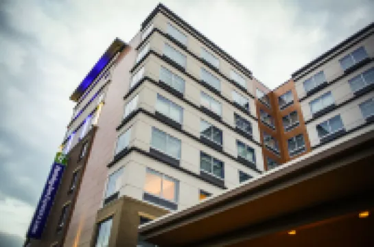 Holiday Inn Express & Suites LOUISVILLE DOWNTOWN by IHG Các khách sạn ở 
