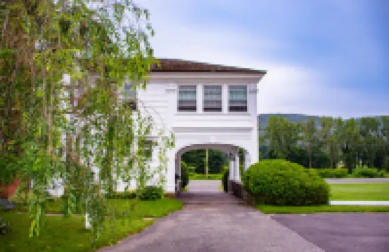 黑莓河旅店 鄰近Indian Mountain School的酒店