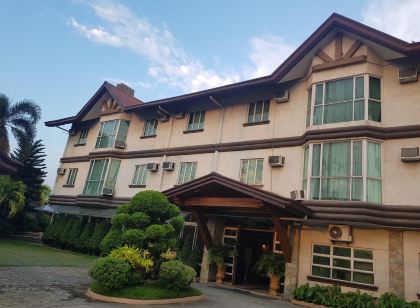 Chocolate and Berries Hotel