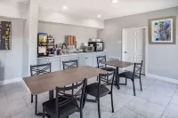Baymont by Wyndham Freeport Texas - parking
