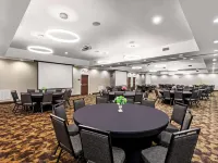 Hampton Inn & Suites Houston Heights I-10 Các khách sạn gần Nhà Beer Can
