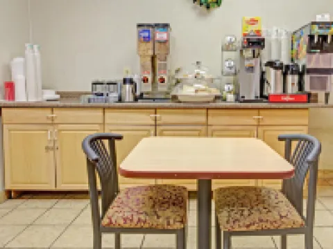 Howard Johnson by Wyndham Pikesville