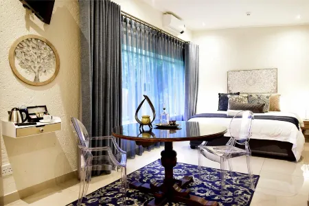 Five O'Clock Zen Boutique Guest House Отели рядом с достопримечательностью «Twenty Three on Riverside»