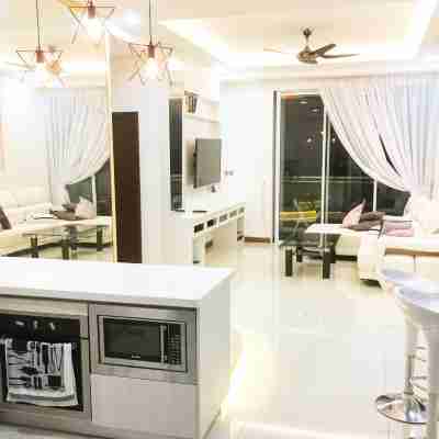 Lovely Large Condo Suites in JB CIQ Rooms