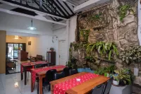 RedDoorz at Pondok Eyang Obi Sleman فنادق في Sleman