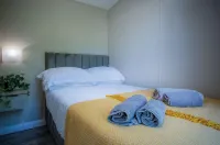 The Studio - 1 Bedroom Cabin - Amroth - 4-Star