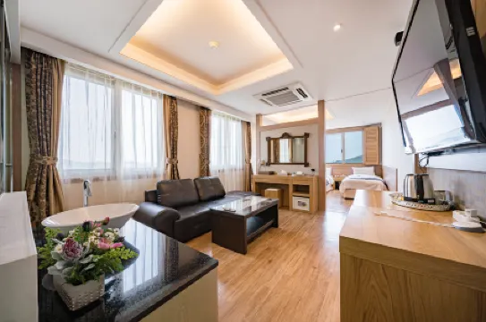 Incheon Prince Tourist Hotel Отели рядом с достопримечательностью «Xiannu Rock Coast»