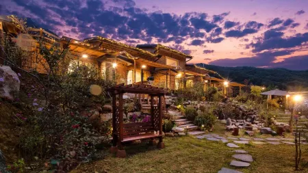 Muju Heukjip Jeongwon Pension