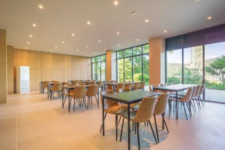 Gapyeong Staygojae 325 Riverview Resort (Near Seoul, Friendly Nature) Отели в г. Капхён