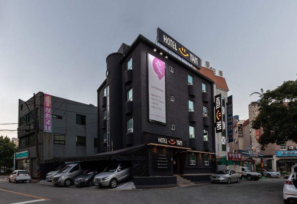 1. 호텔얌..