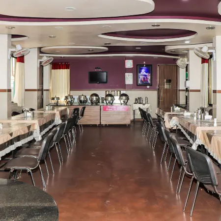 Hotel Shradha Saburi Palace