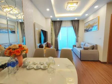 FLC Sea Tower - ST Apartment Отели в г. Куинён