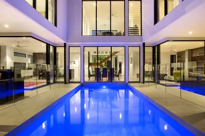 Luxico Bluewater Oasis (Heated Pool) Hotels near Valentino Gold Coast David Jones