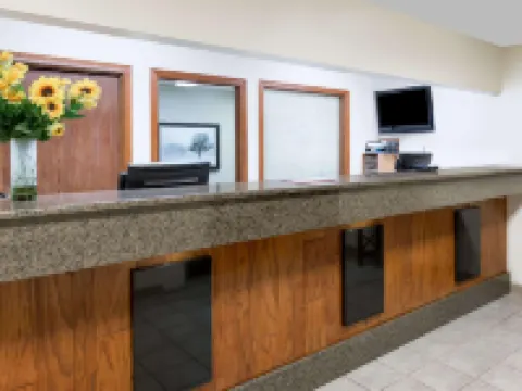 Days Inn & Suites by Wyndham des Moines Airport Hotels in Des Moines