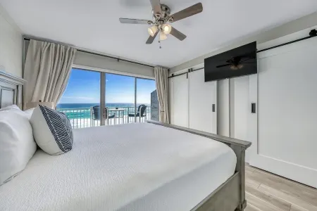 Weekender by AvantStay Gorgeous Beach Front Home w Ocean View