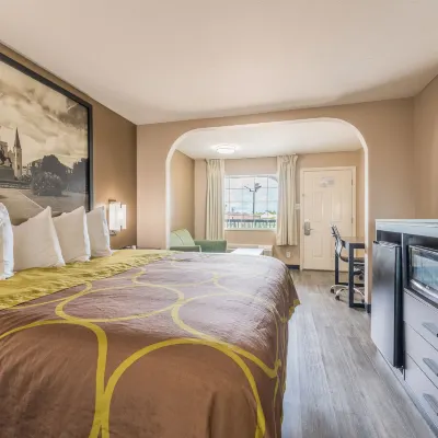 Super 8 by Wyndham Lake Charles Northeast Hotels near Killen Stadium