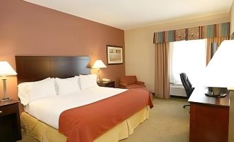 Holiday Inn Express & Suites Cincinnati-N/Sharonville