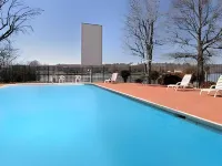 Lake View Inn & Suites