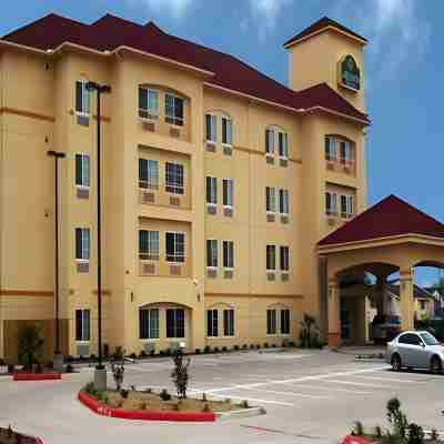 La Quinta Inn & Suites by Wyndham Corsicana Hotel Exterior