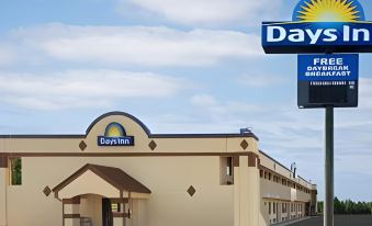 Travelodge by Wyndham Richmond IN