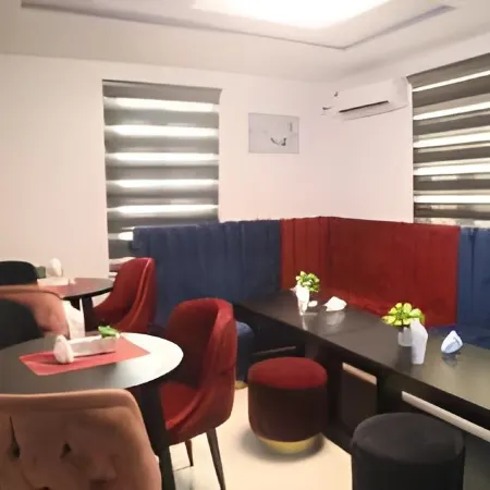 Treasureland Cottage Hotel Отели рядом с достопримечательностью «Kalakuta Museum»