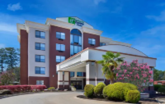 Holiday Inn Express & Suites BIRMINGHAM - INVERNESS 280 by IHG Hotels in 