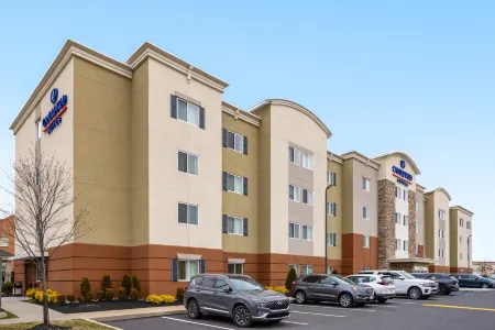Candlewood Suites Chester-Airport Area Отели рядом с достопримечательностью «Swarthmore Stone Circle»