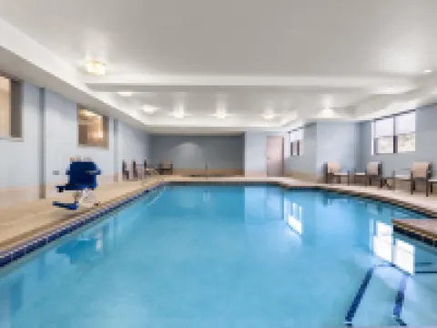 Holiday Inn Express GROVE CITY (OUTLET CENTER) by IHG スプリングフィールドのホテル