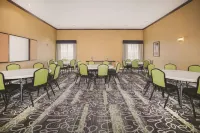 Baymont Inn & Suites by Wyndham Dallas South-DeSoto Hotel di DeSoto
