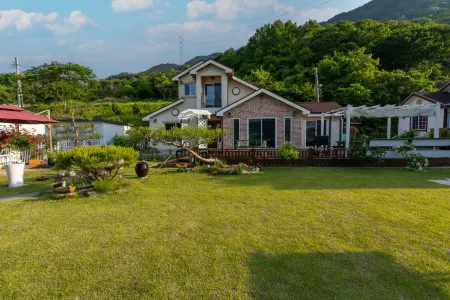 Miryang Byul and Moon Glamping & Pension Отели в г. Мирян