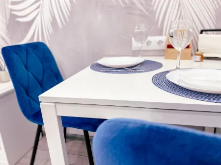 Arctic House Grey V Centre goroda  Apartments Отели рядом с достопримечательностью «Защитникам Советского Заполярья в годы Великой Отечественной войны»