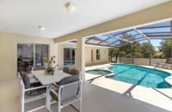 5 Bedroom Executive Home with Private Pool and Spa